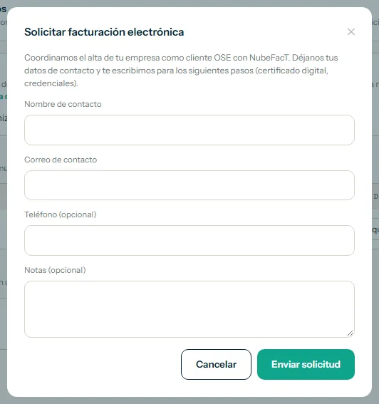 Ventana Solicitar facturación electrónica con el nombre de contacto y el botón Enviar solicitud resaltados